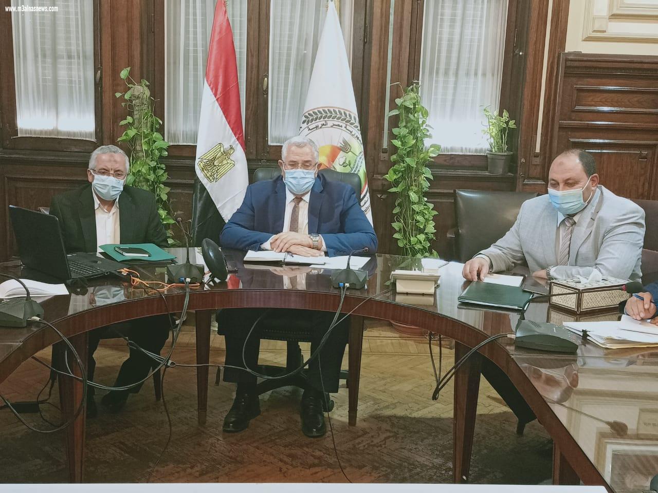 وزير الزراعة.. منع التعدي على الأراضي الزراعية وتفعيل الزراعة التعاقدية